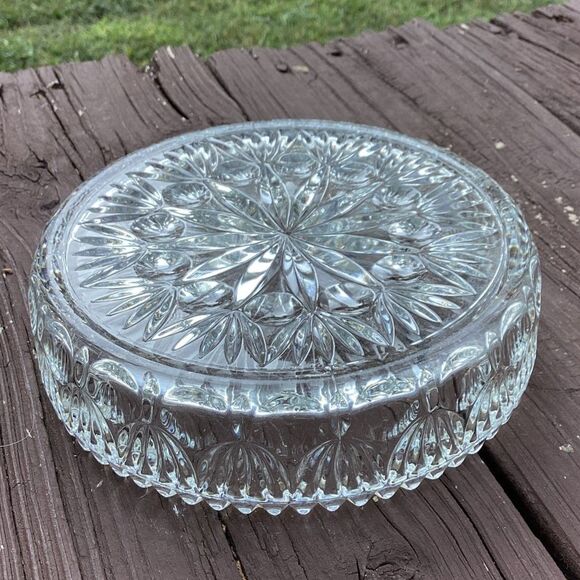 Vintage Heavy Pressed Glass Starburst Bowl 6.5"‎ Scalloped Rim, 1lb 12oz - Picture 2 of 4